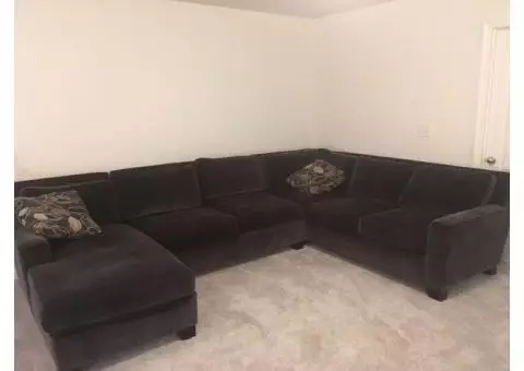 Like New Large Broyhill Navy Sectional w/ Chaise and Accent Pillows